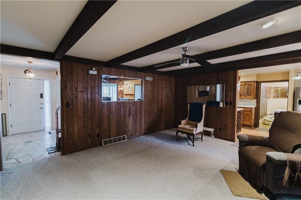1710 Country Lane