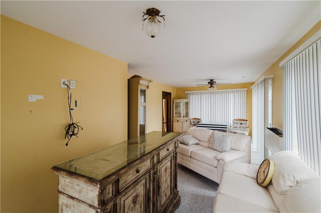 1710 Country Lane