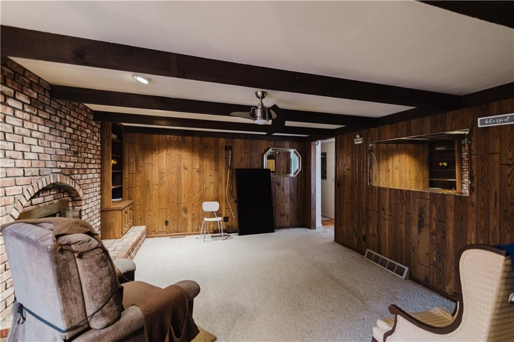1710 Country Lane