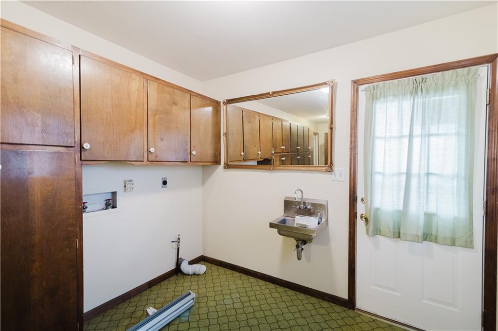 1710 Country Lane