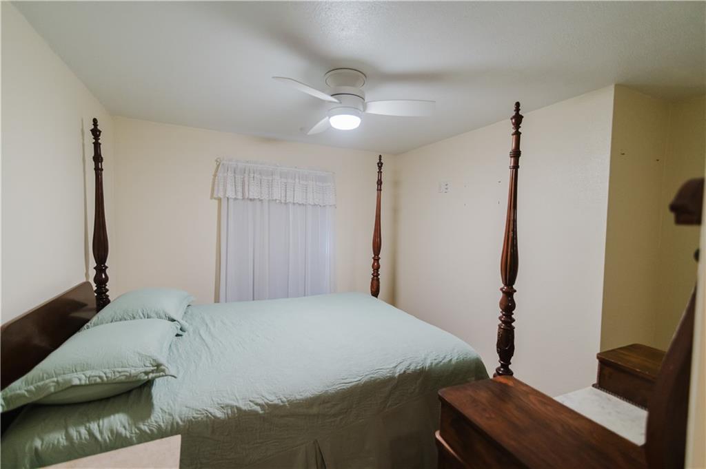 1710 Country Lane