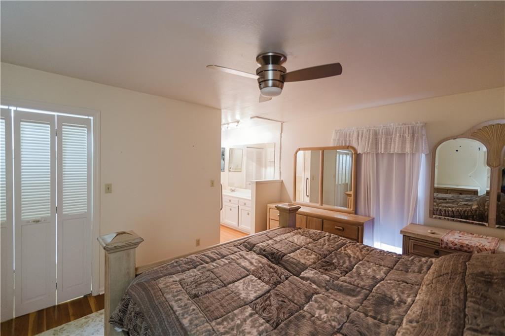 1710 Country Lane