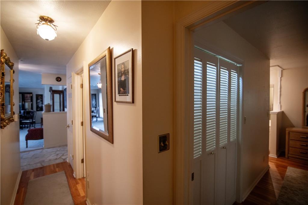 1710 Country Lane