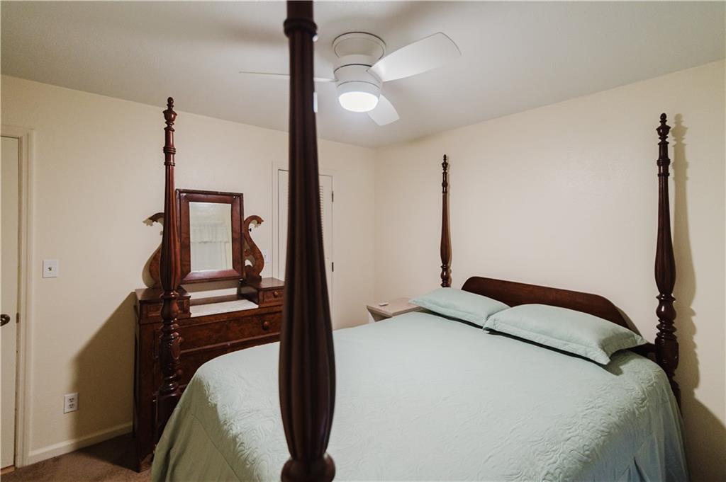 1710 Country Lane