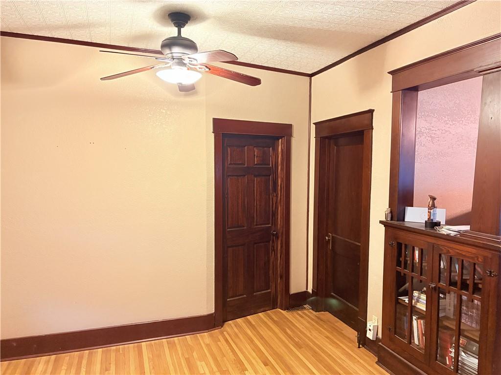 905 Parallel Street