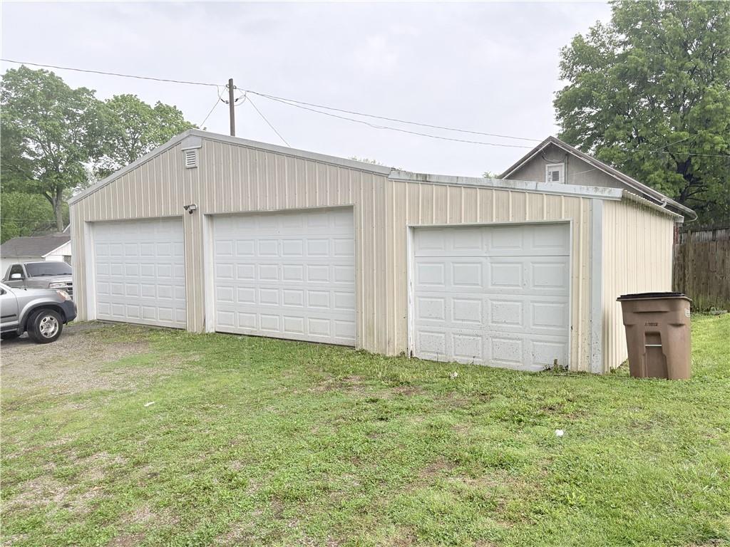 905 Parallel Street