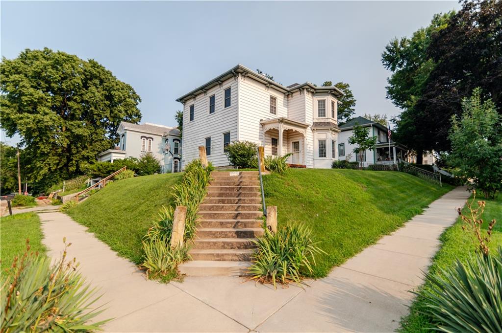 900 S 5th Street