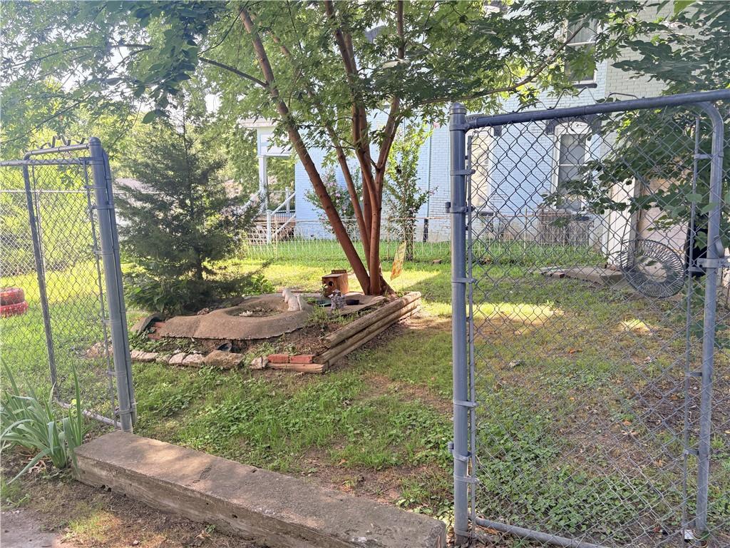 900 S 5th Street