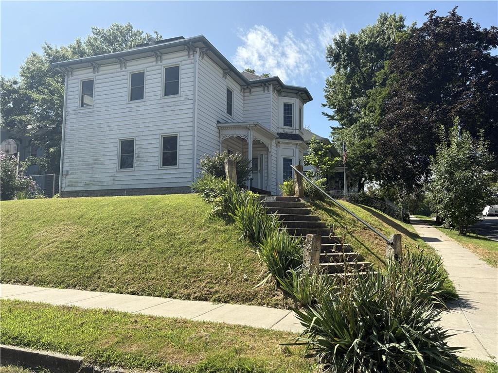 900 S 5th Street