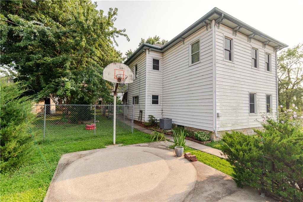 900 S 5th Street
