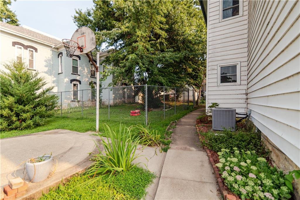 900 S 5th Street