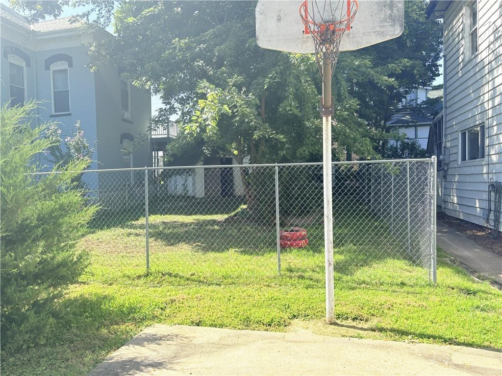 900 S 5th Street