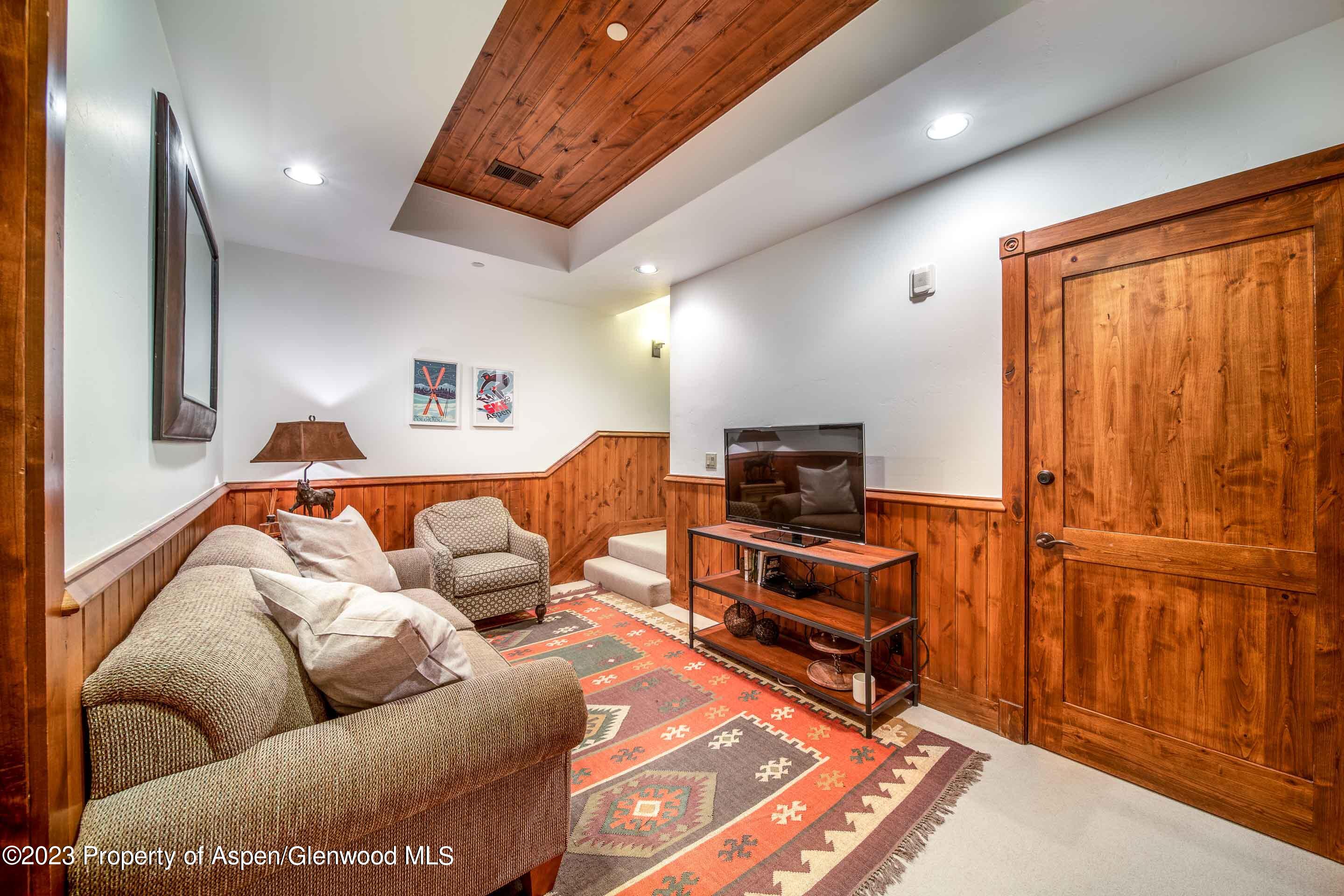 503 W Main Street, B101