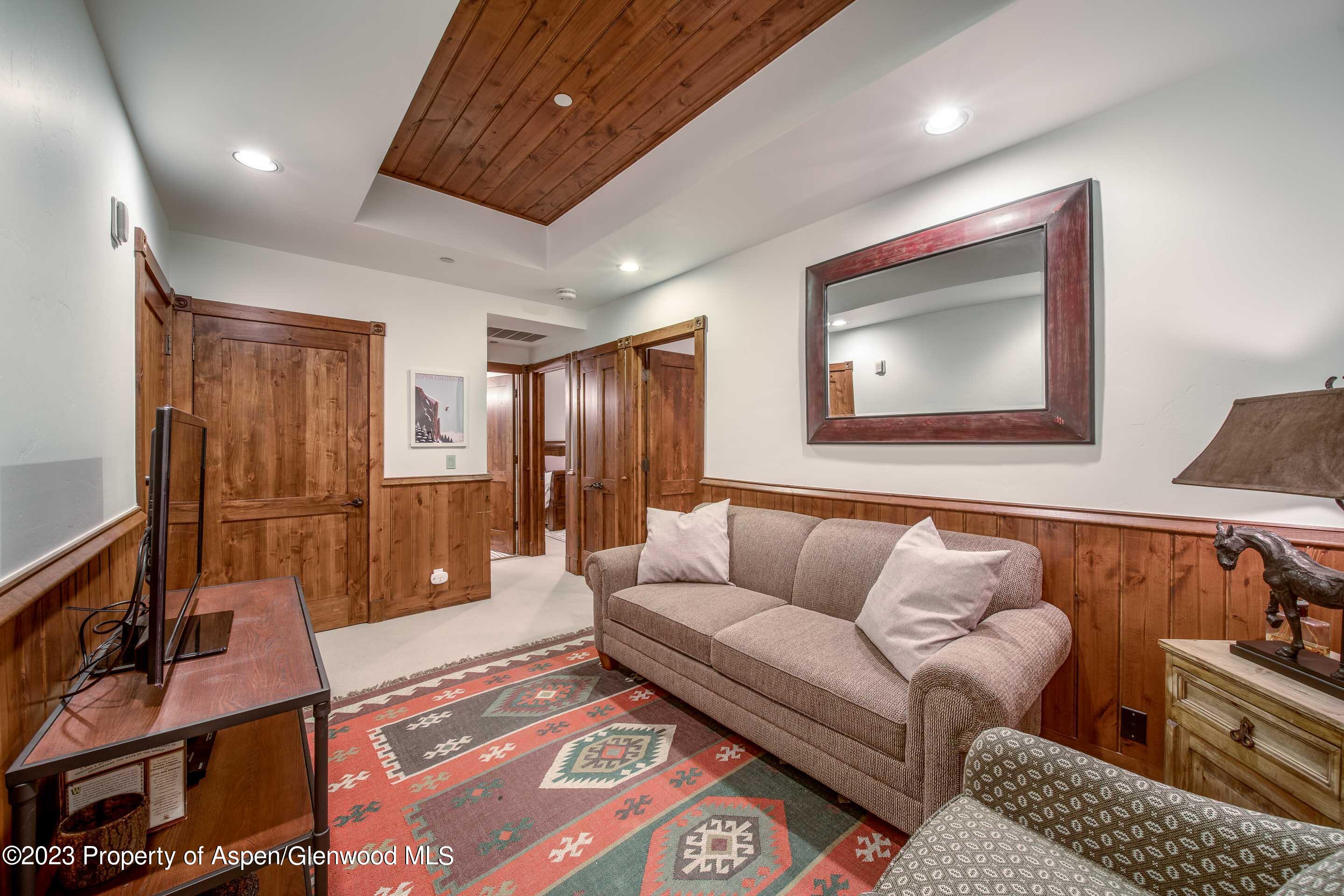 503 W Main Street, B101