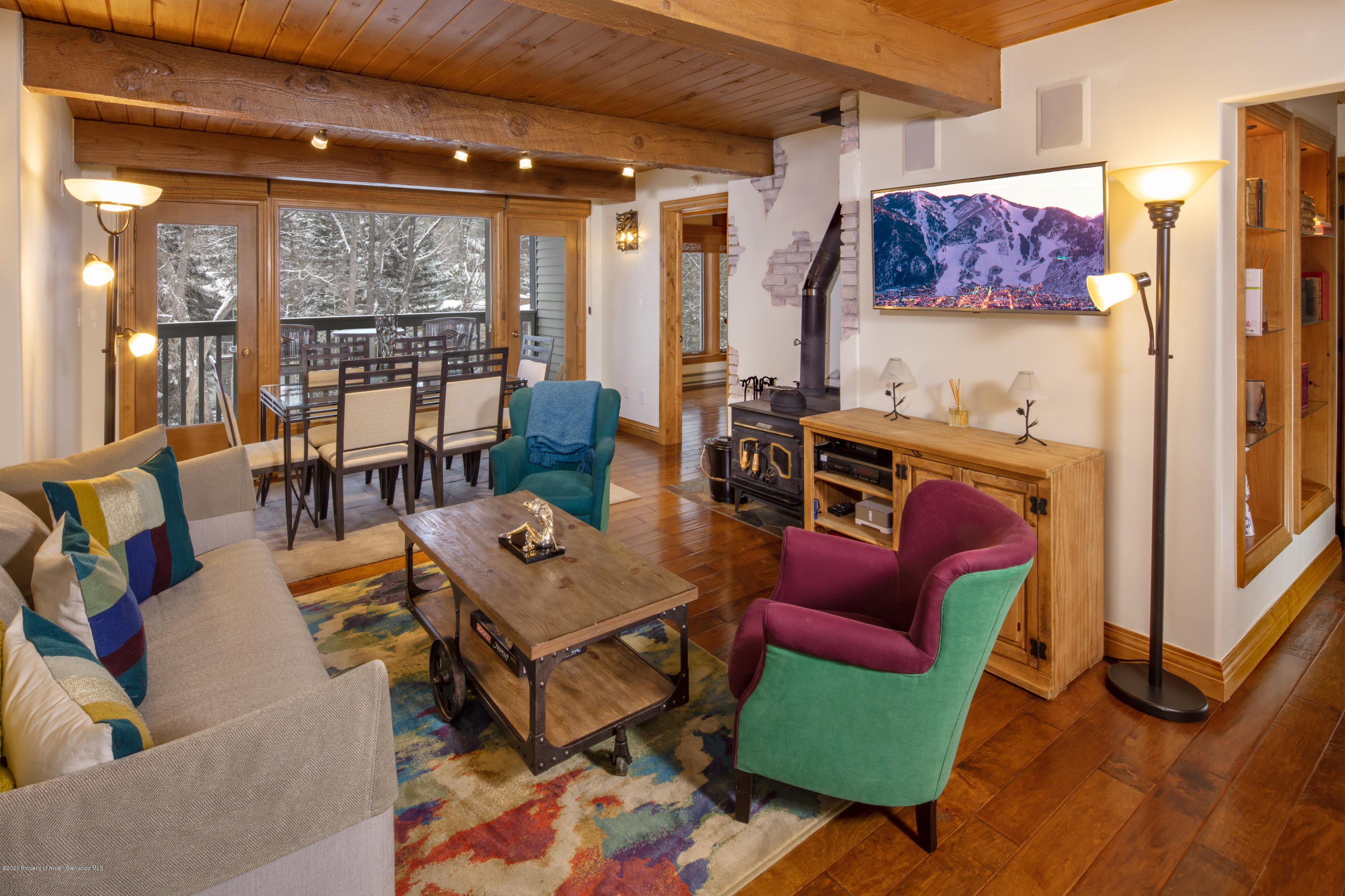 916 E Hopkins Avenue, 104