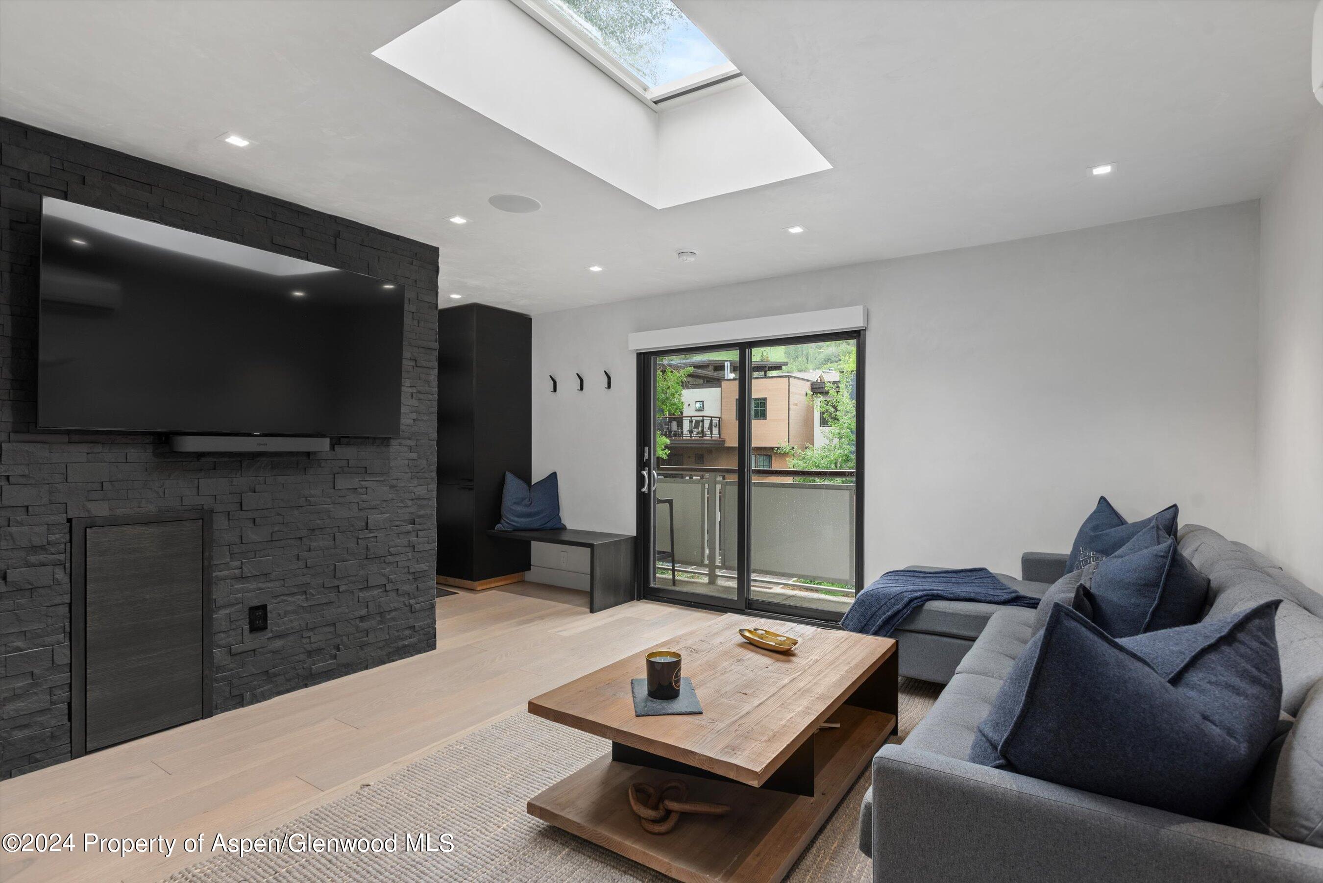 100 E Dean Street, 3A