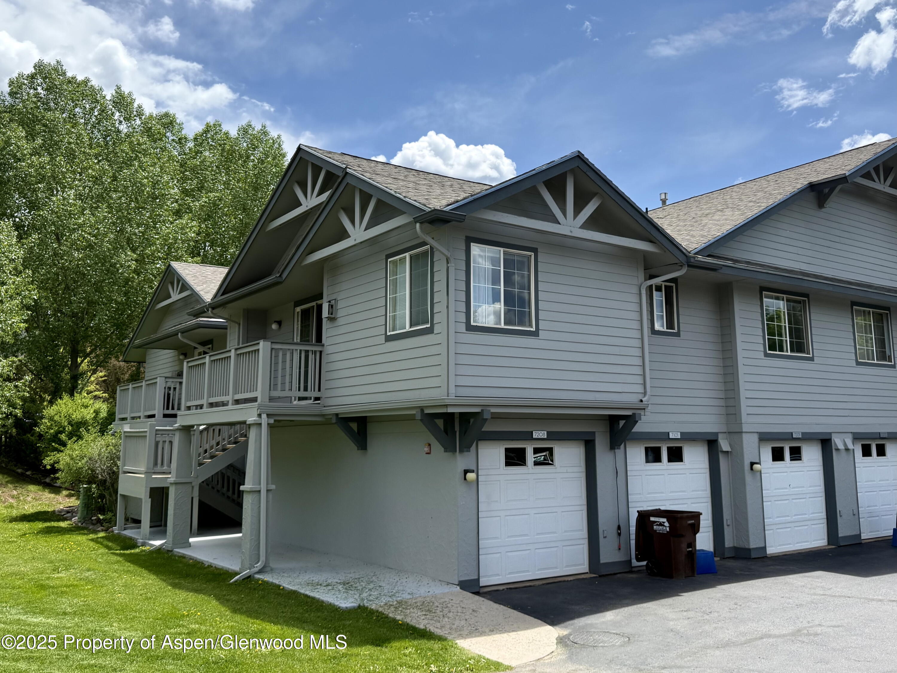 7208 Elk Lane