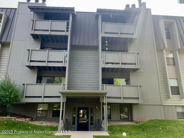 1527 Blake Avenue 201