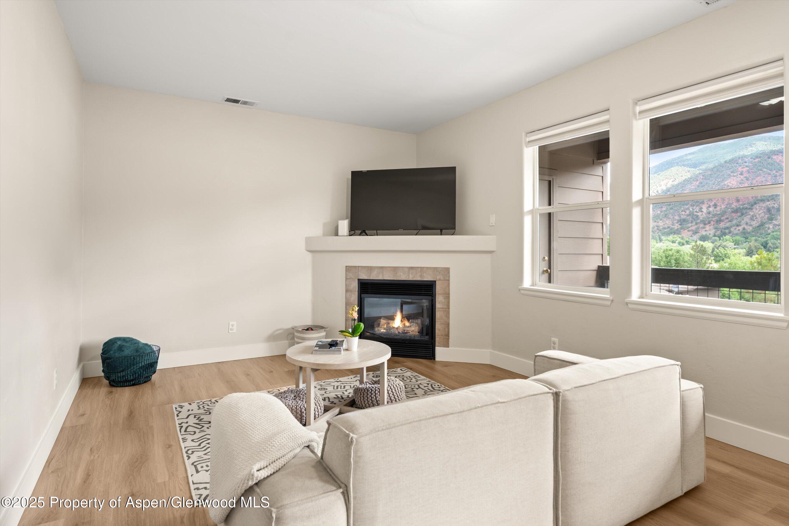 2701 Midland Avenue, 725