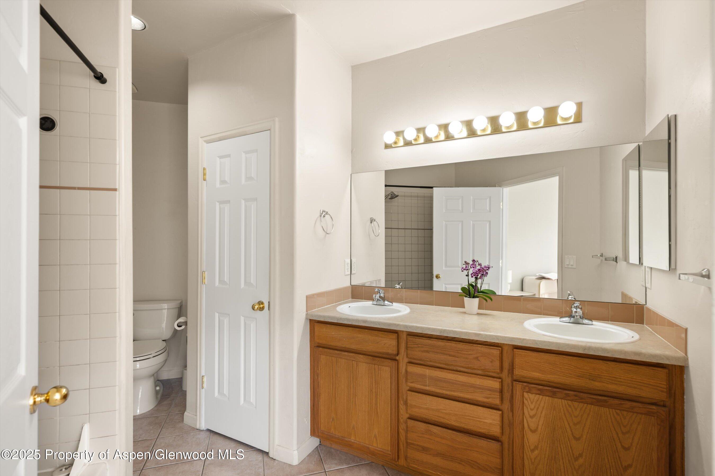 2701 Midland Avenue, 725