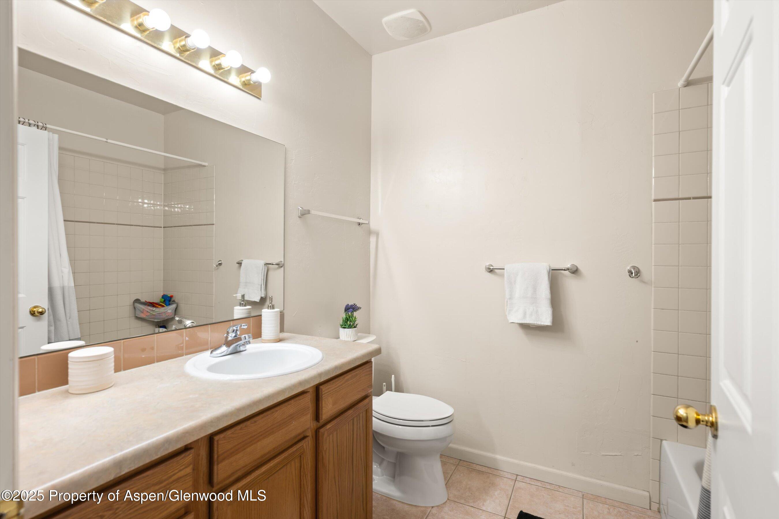 2701 Midland Avenue, 725