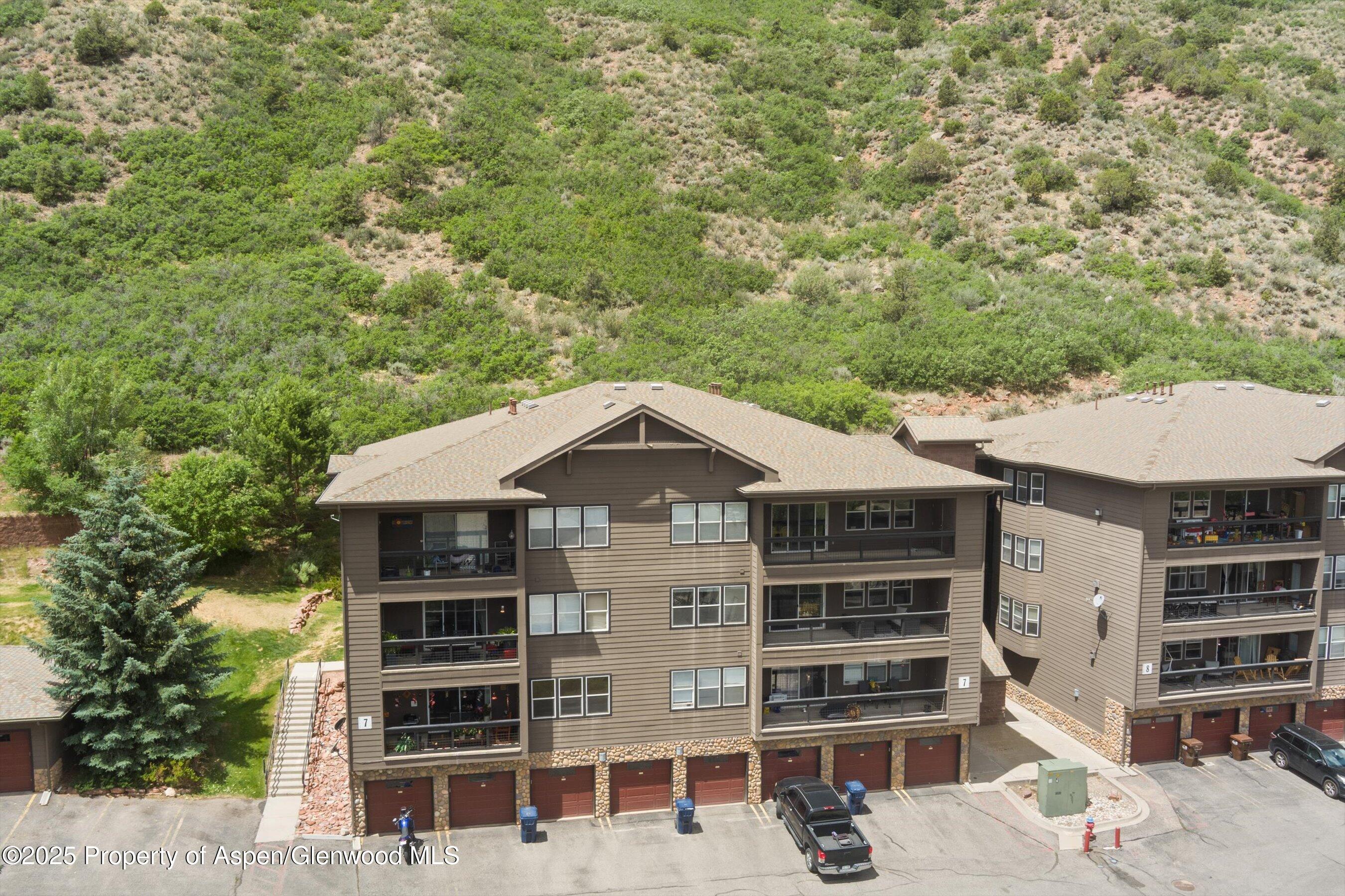 2701 Midland Avenue, 725