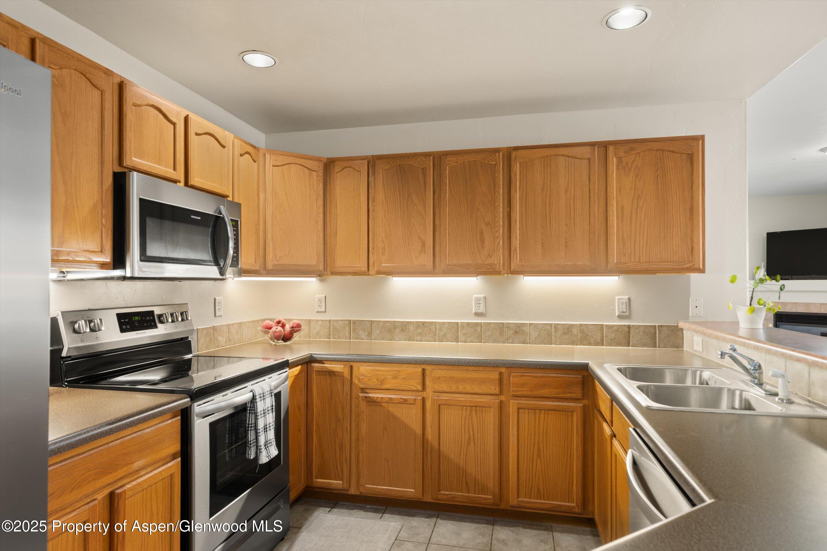 2701 Midland Avenue, 725