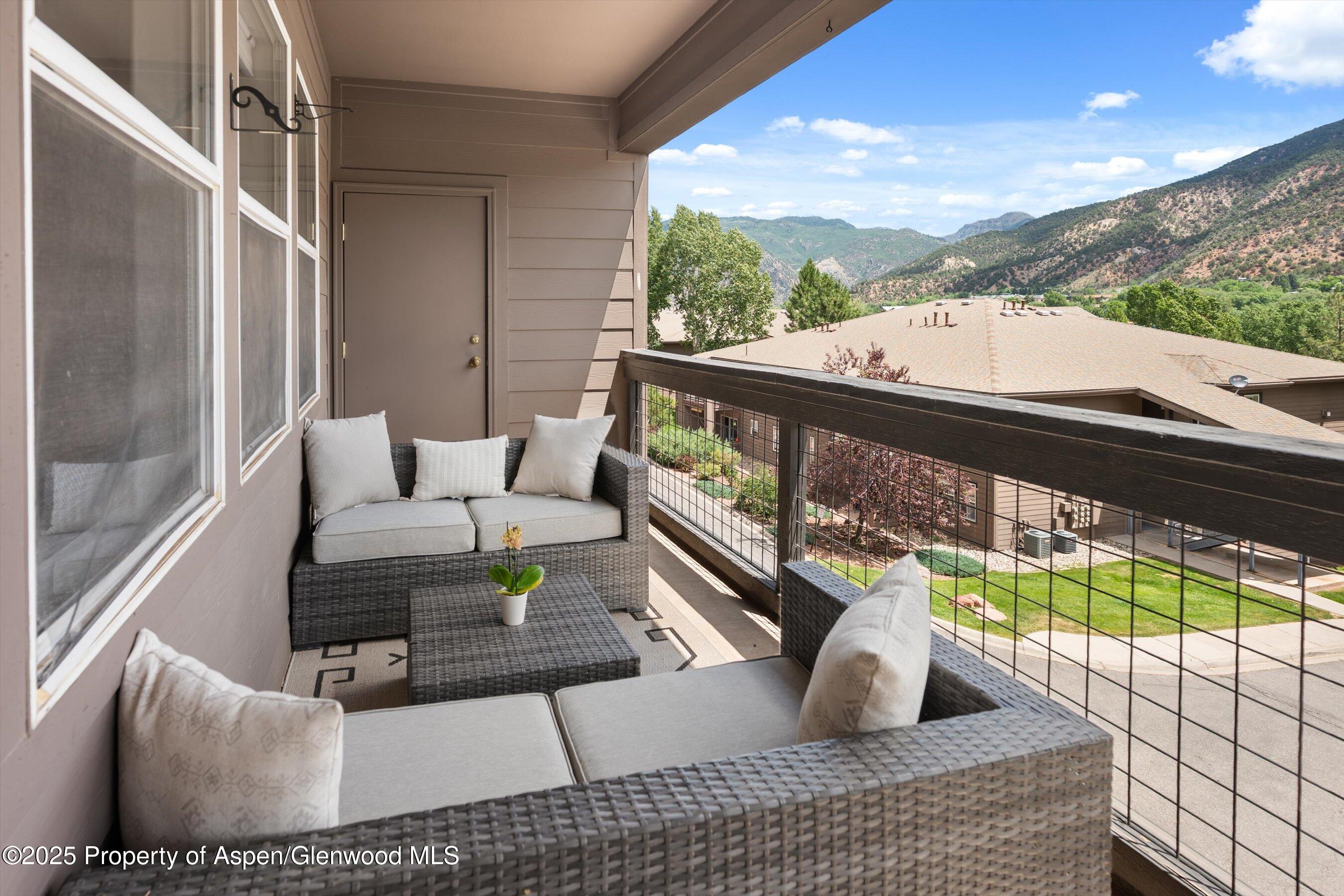 2701 Midland Avenue, 725
