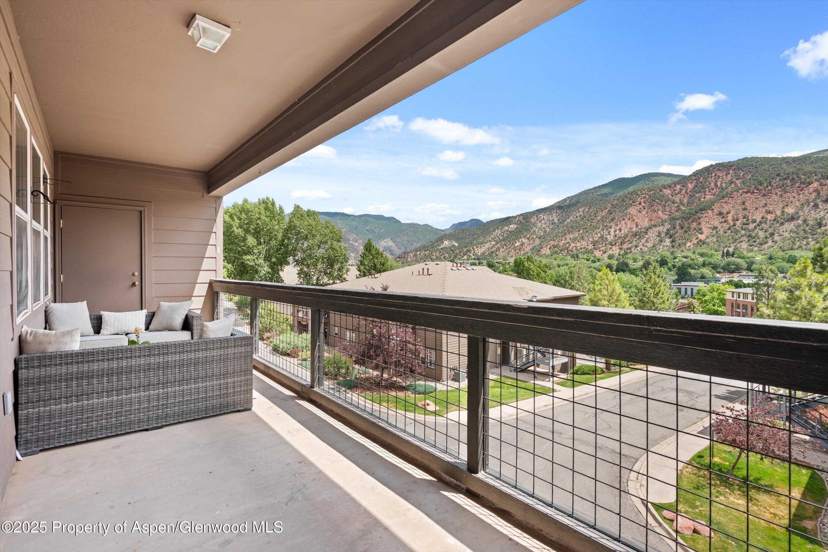 2701 Midland Avenue, 725