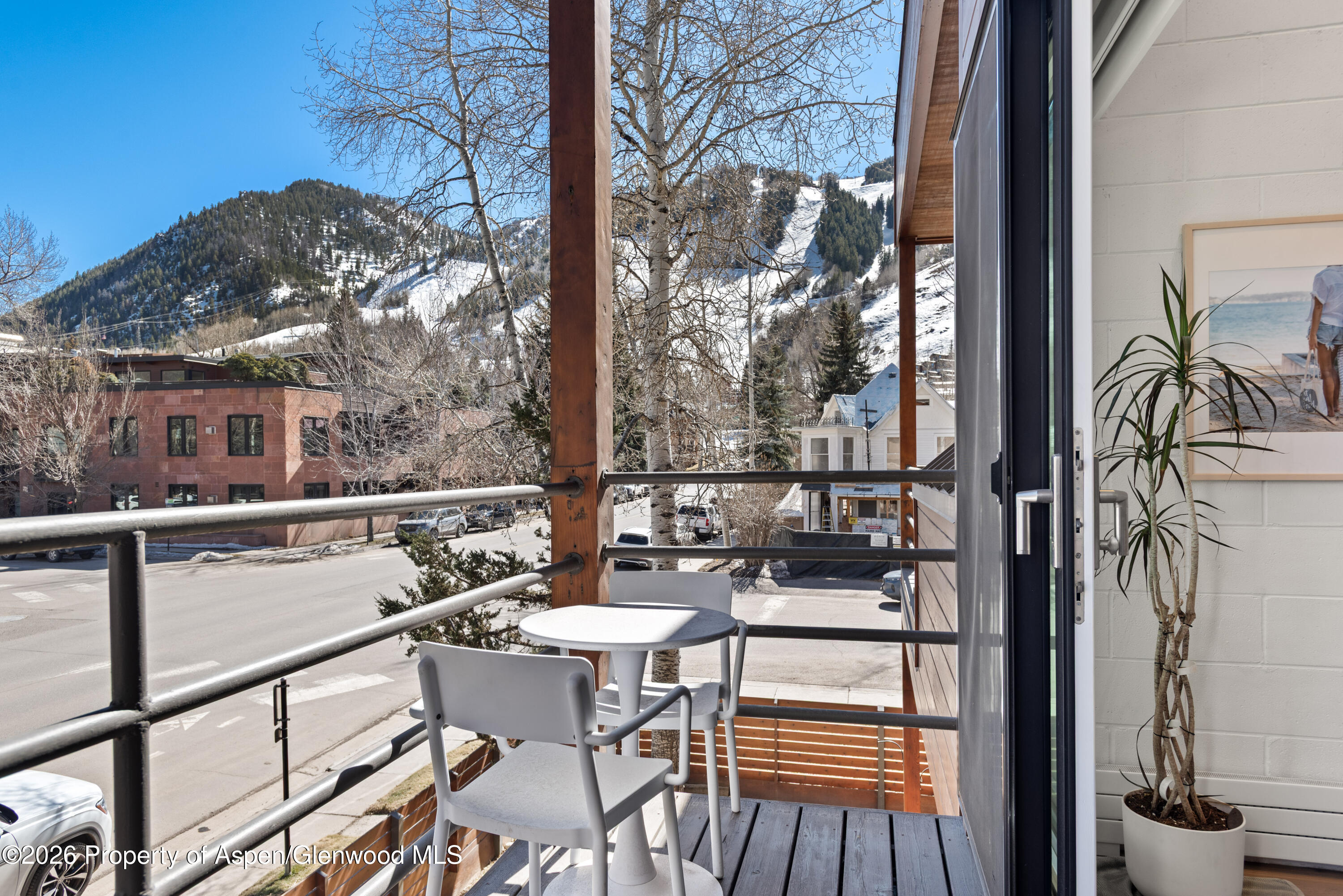 311 S Aspen Street Unit: 5