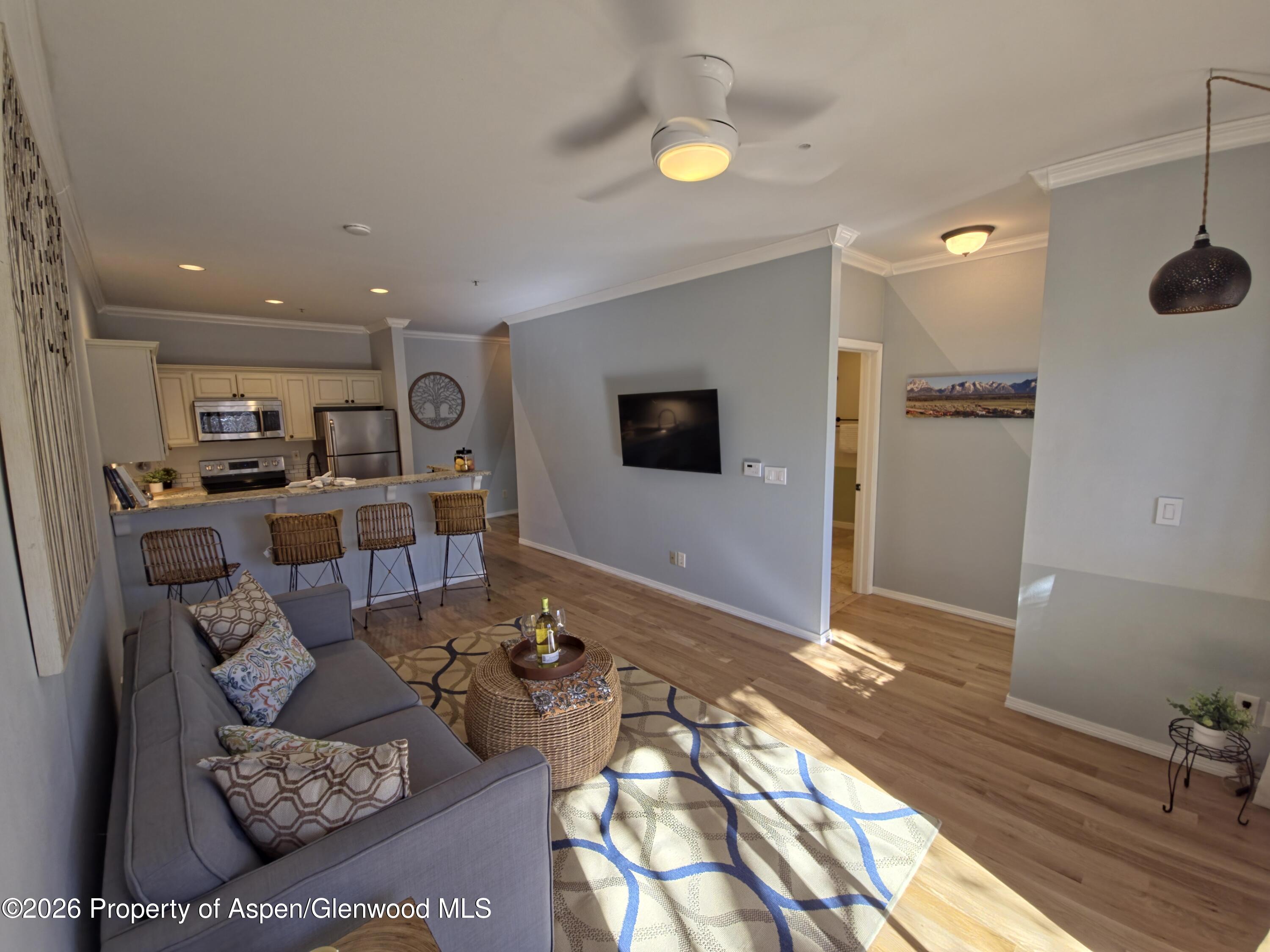 1400 E Valley Road 212