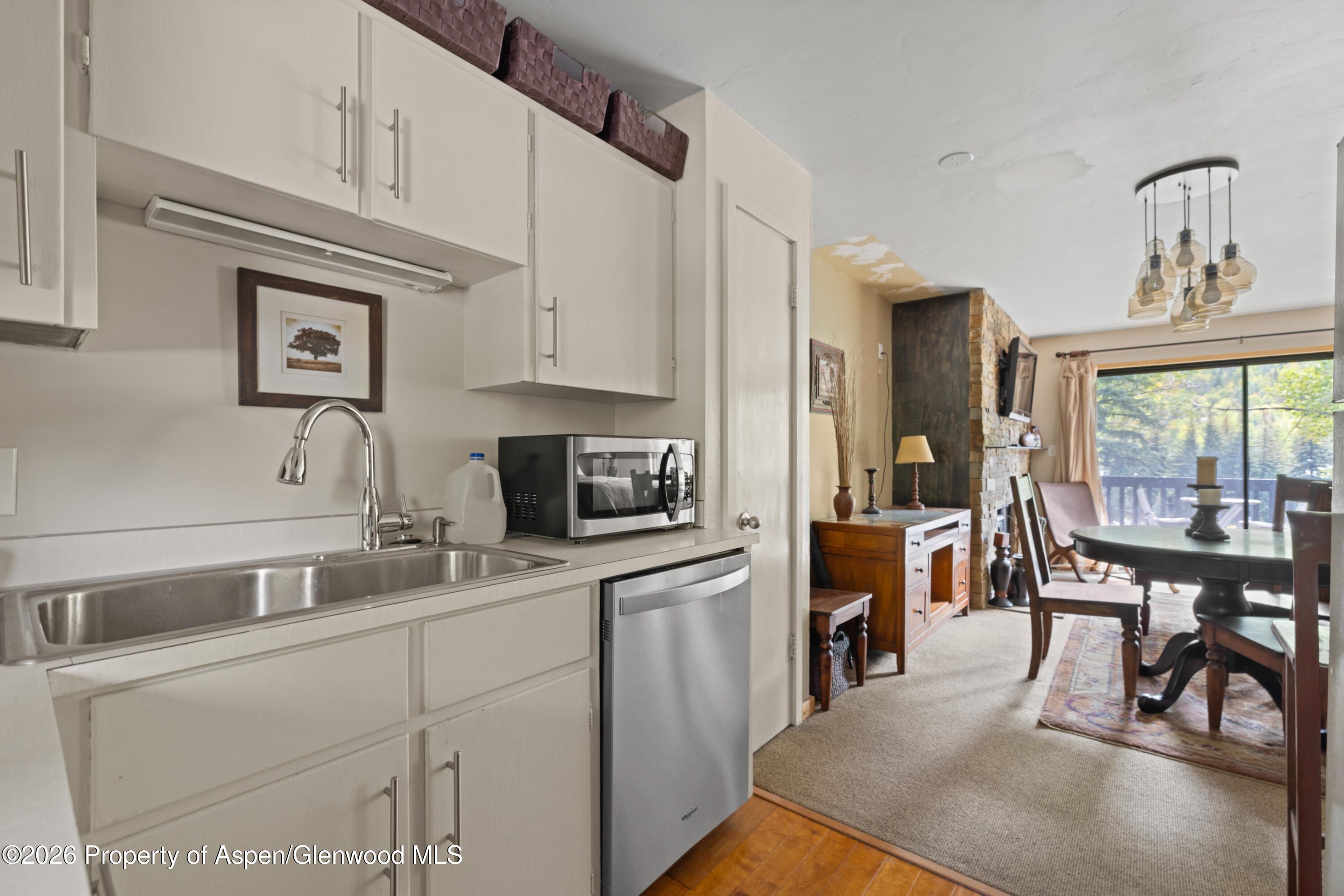 1880 Meadow Ridge Road 7