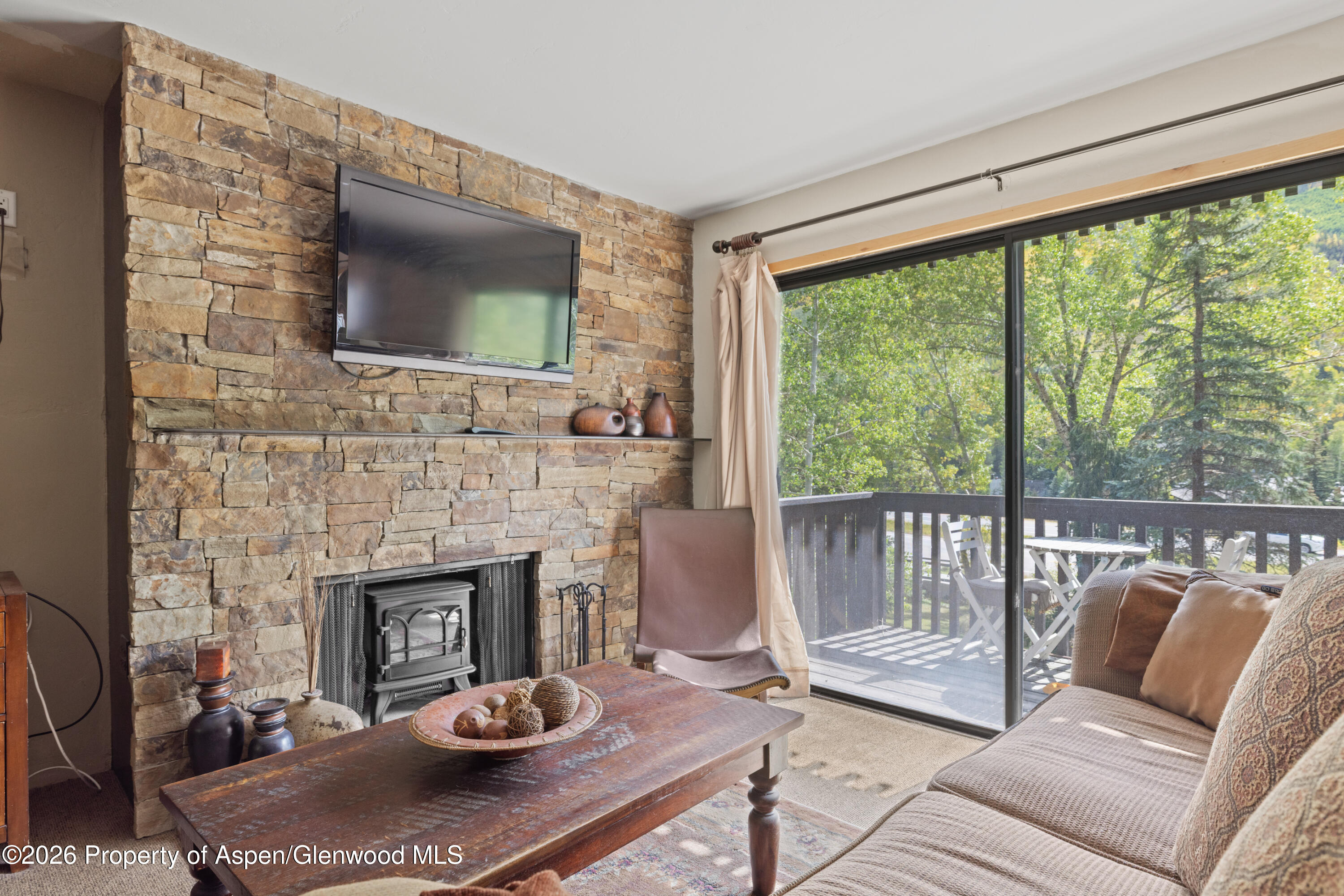 1880 Meadow Ridge Road 7