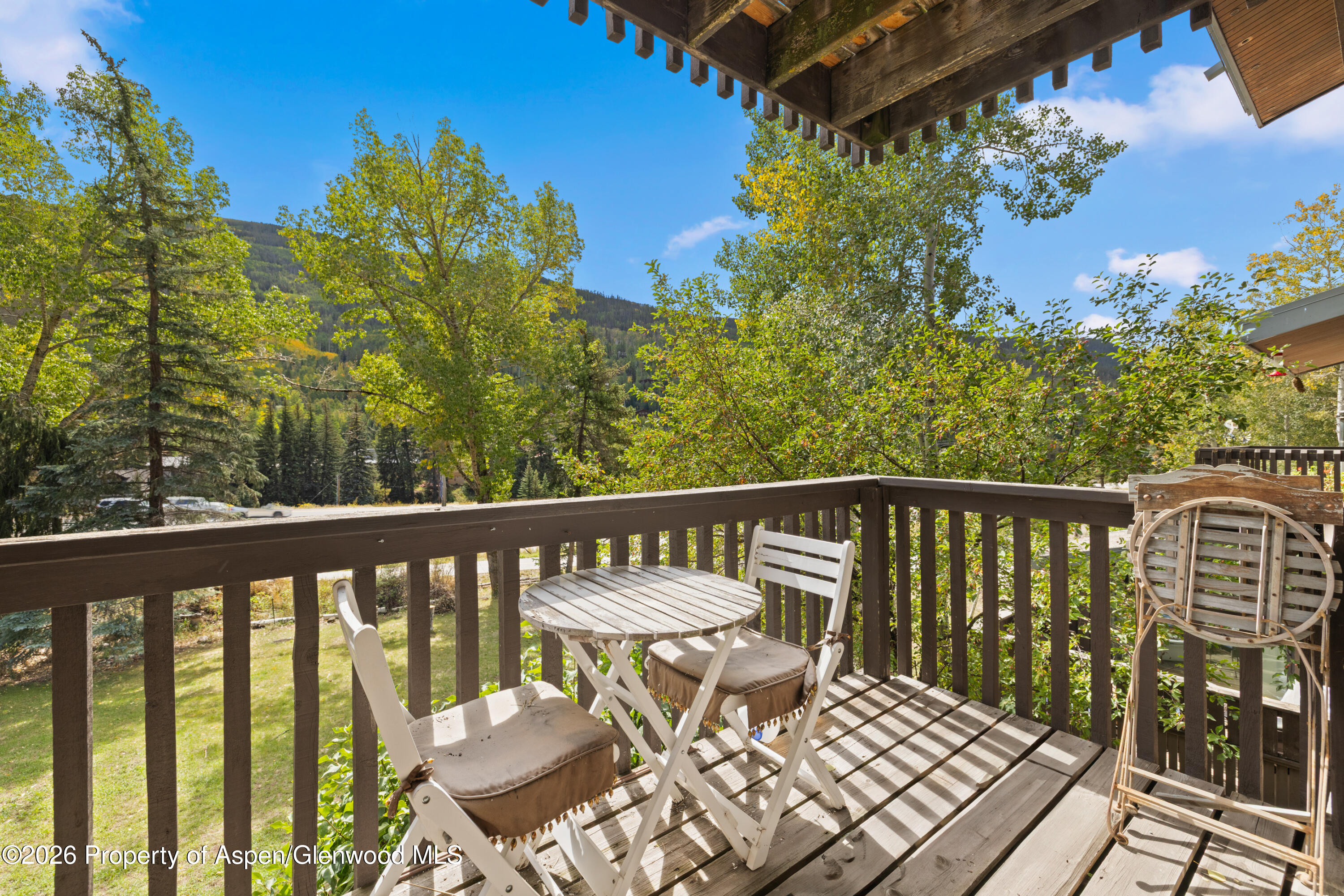 1880 Meadow Ridge Road 7