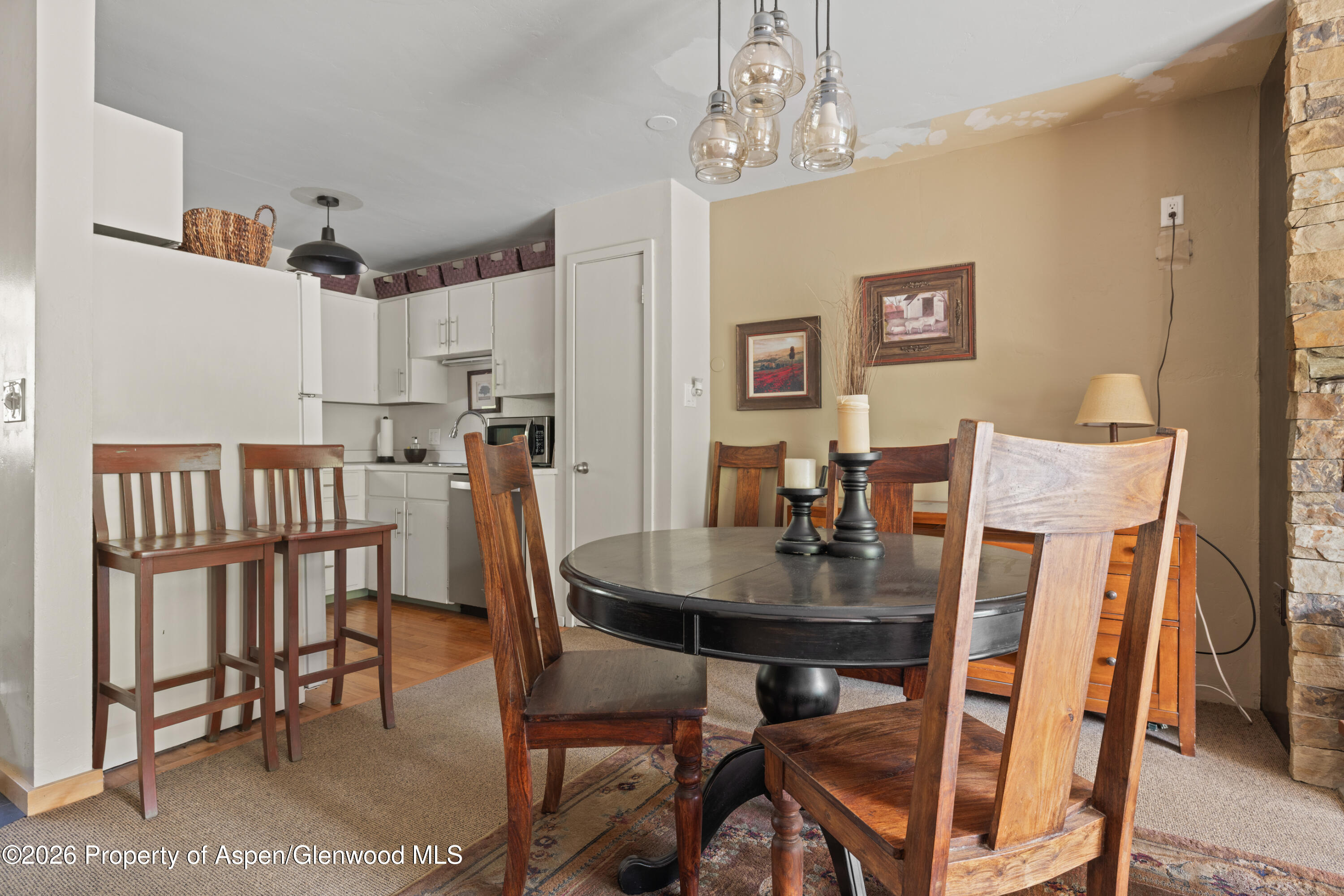1880 Meadow Ridge Road 7