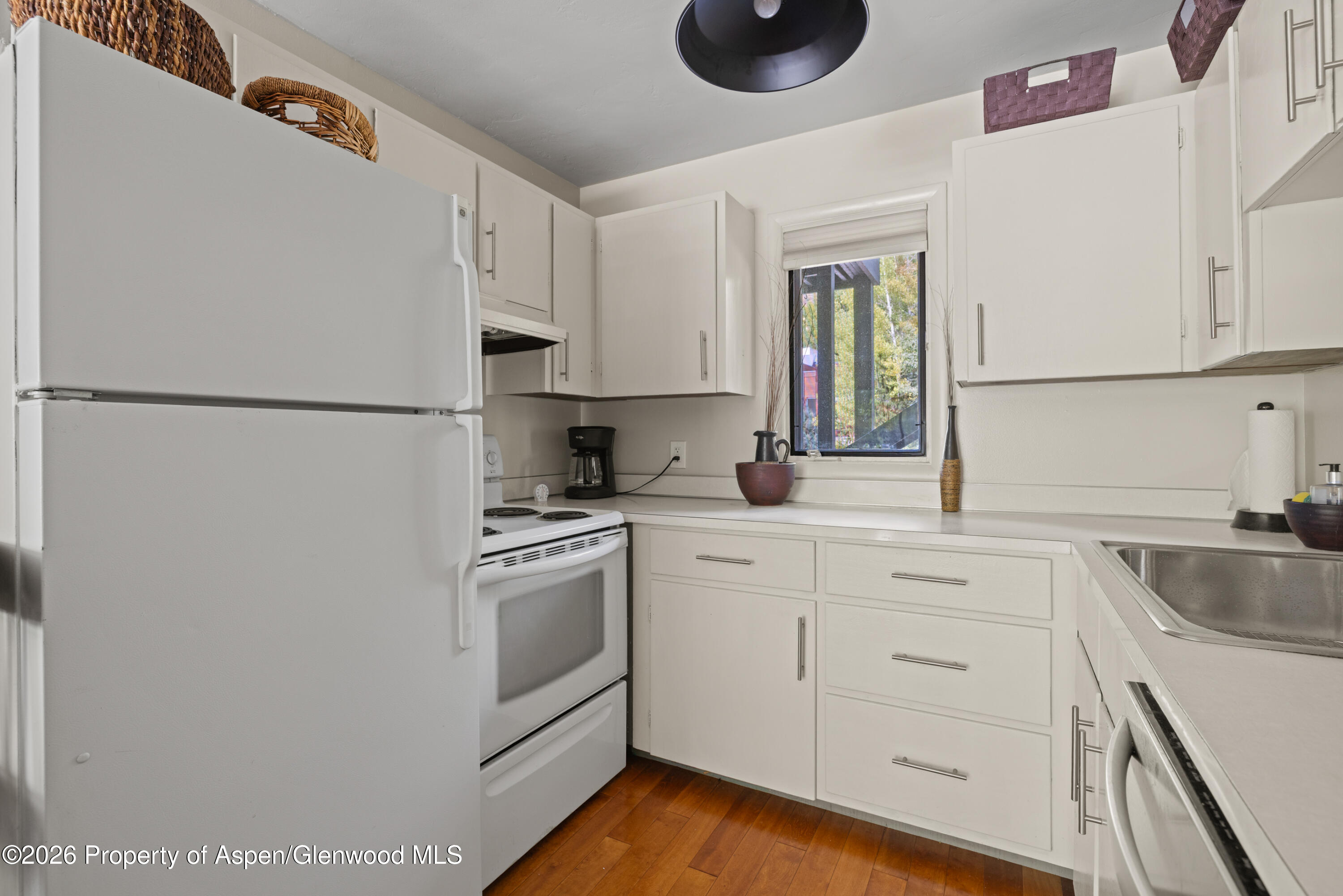 1880 Meadow Ridge Road 7