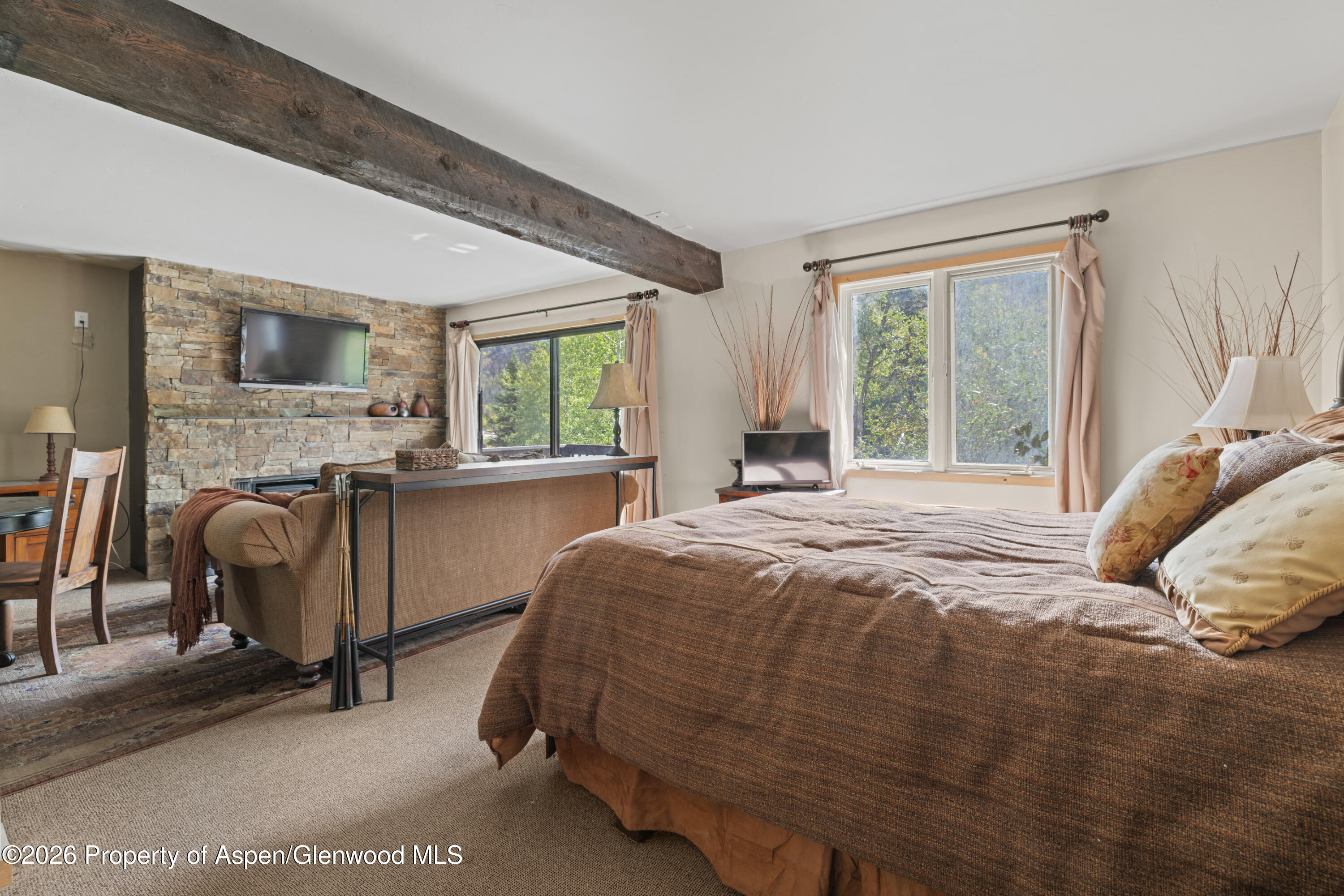 1880 Meadow Ridge Road 7
