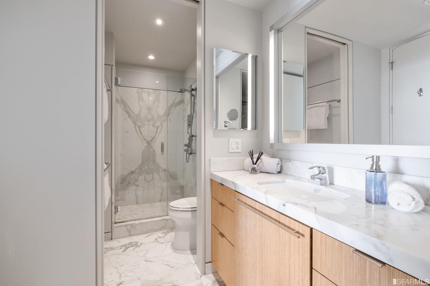 999 Green Street # 2302