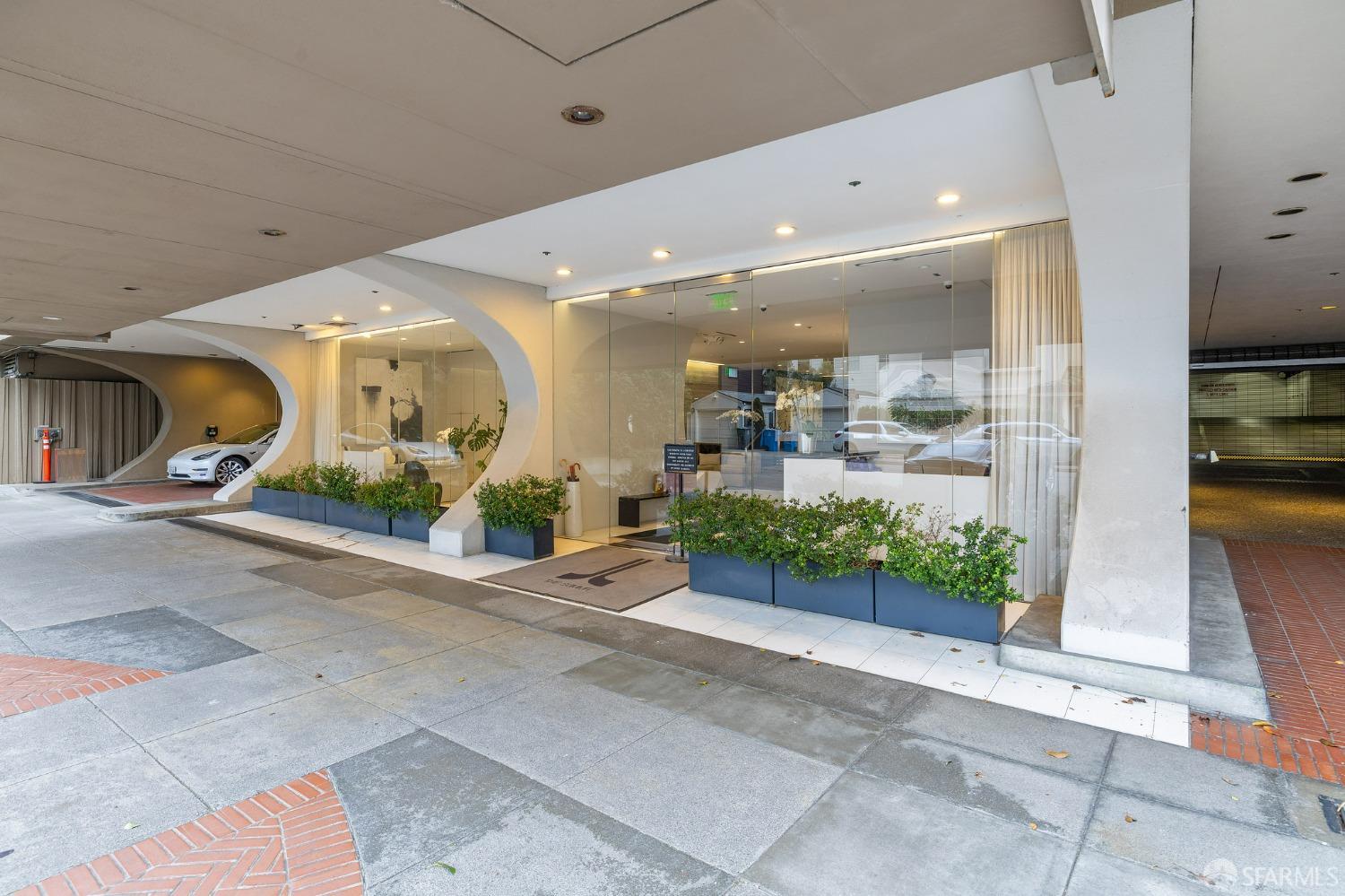 999 Green Street # 1101