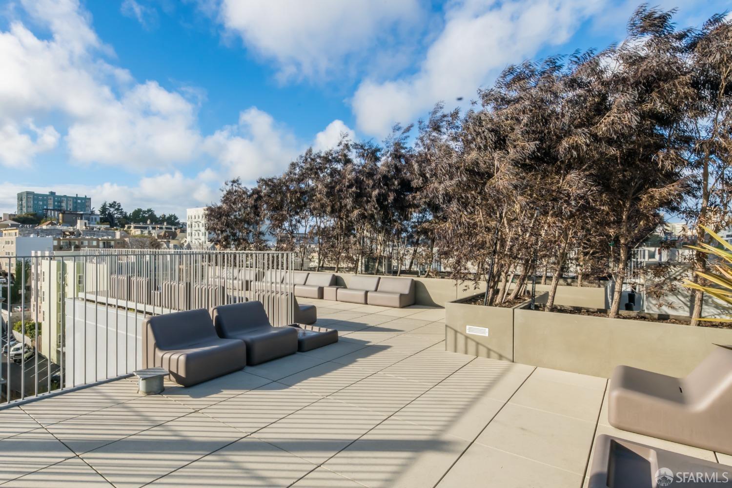 8 Octavia Street # 404