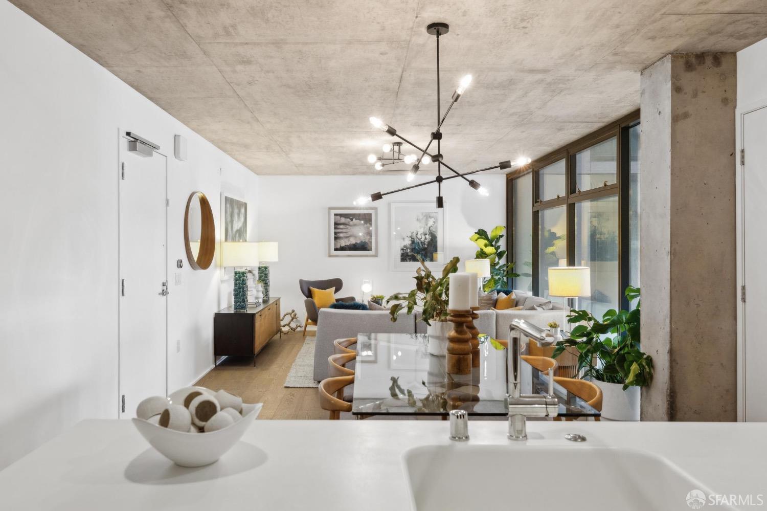 8 Octavia Street # 404