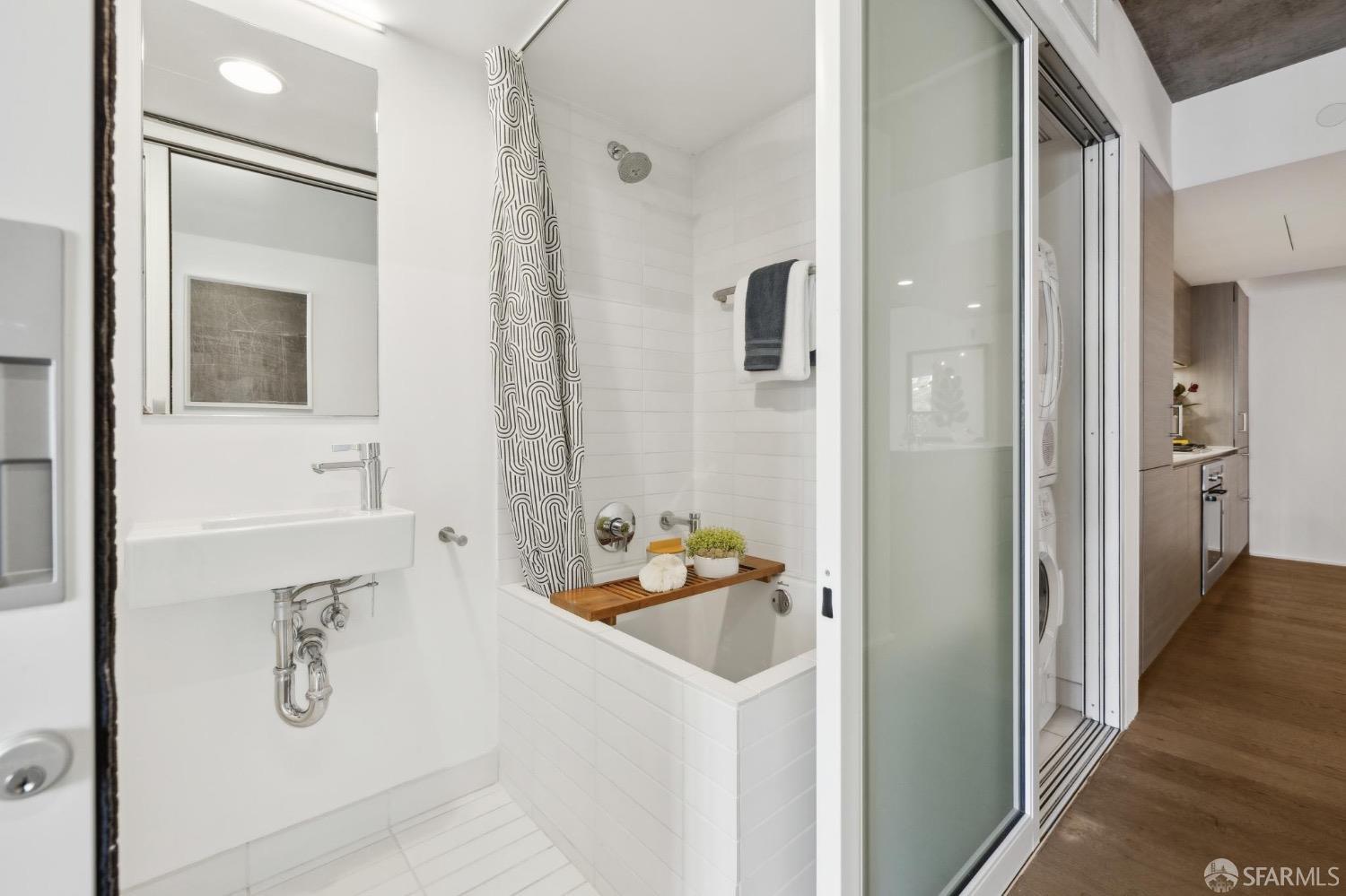 8 Octavia Street # 404