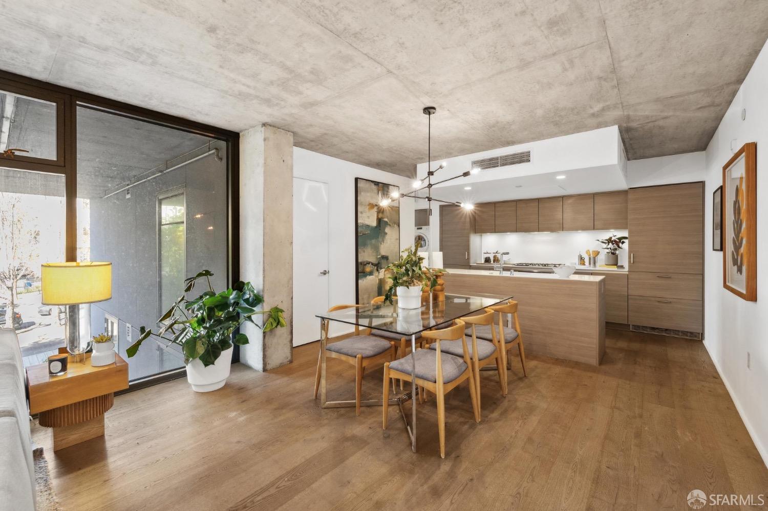 8 Octavia Street # 404