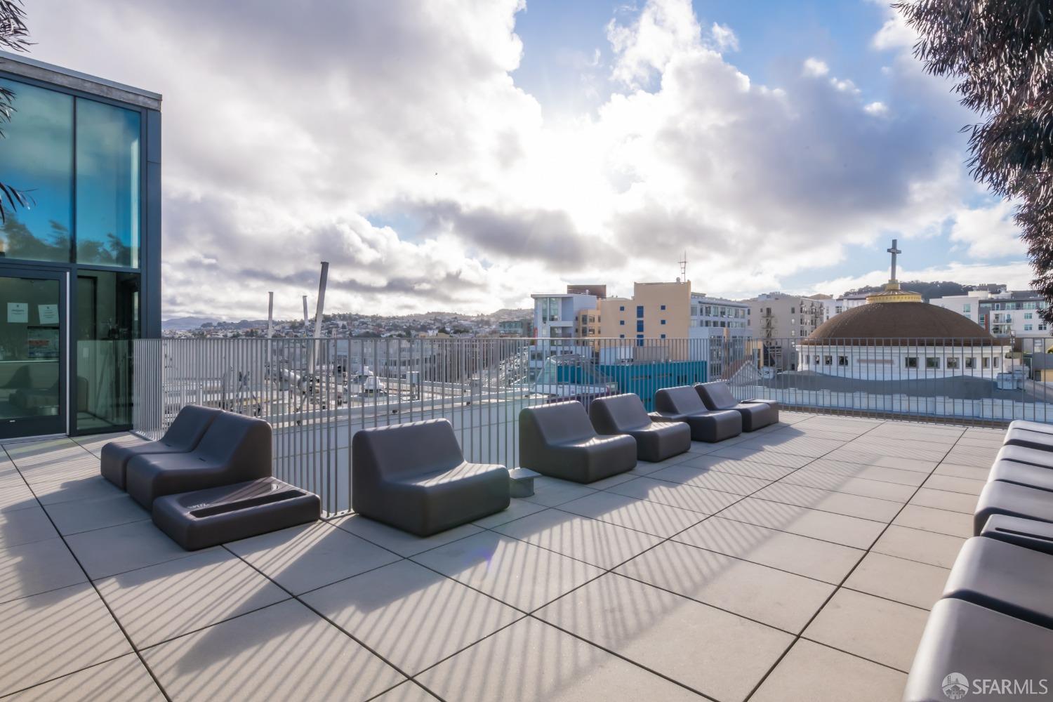 8 Octavia Street # 404