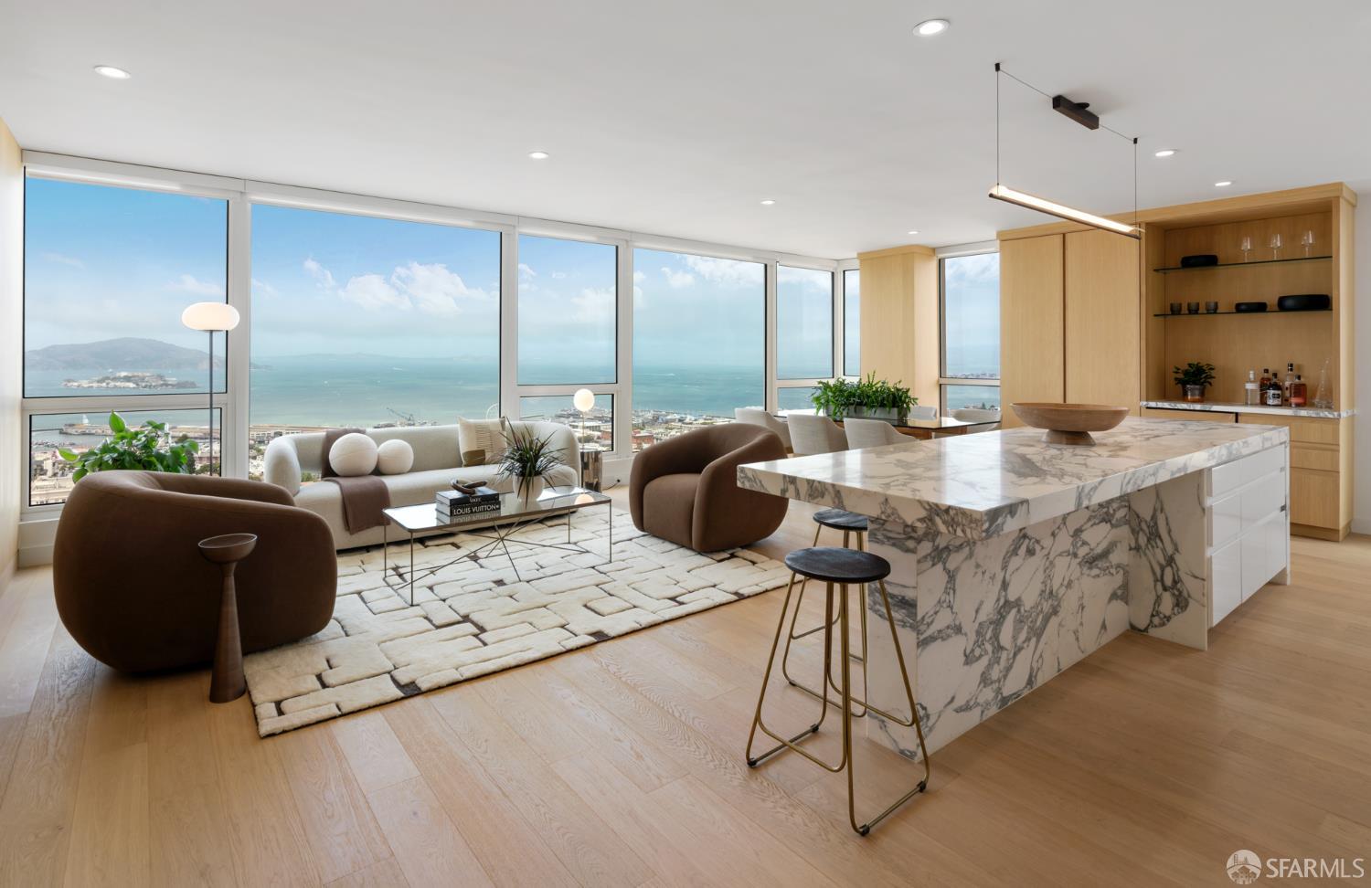 1070 Green Street # 801