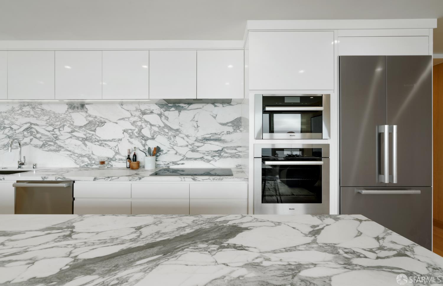 1070 Green Street # 801