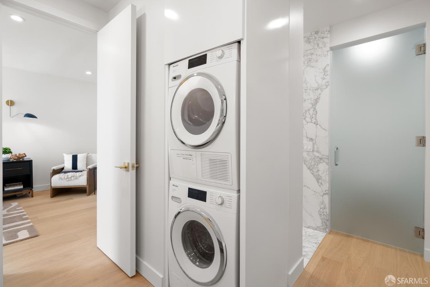 1070 Green Street # 801