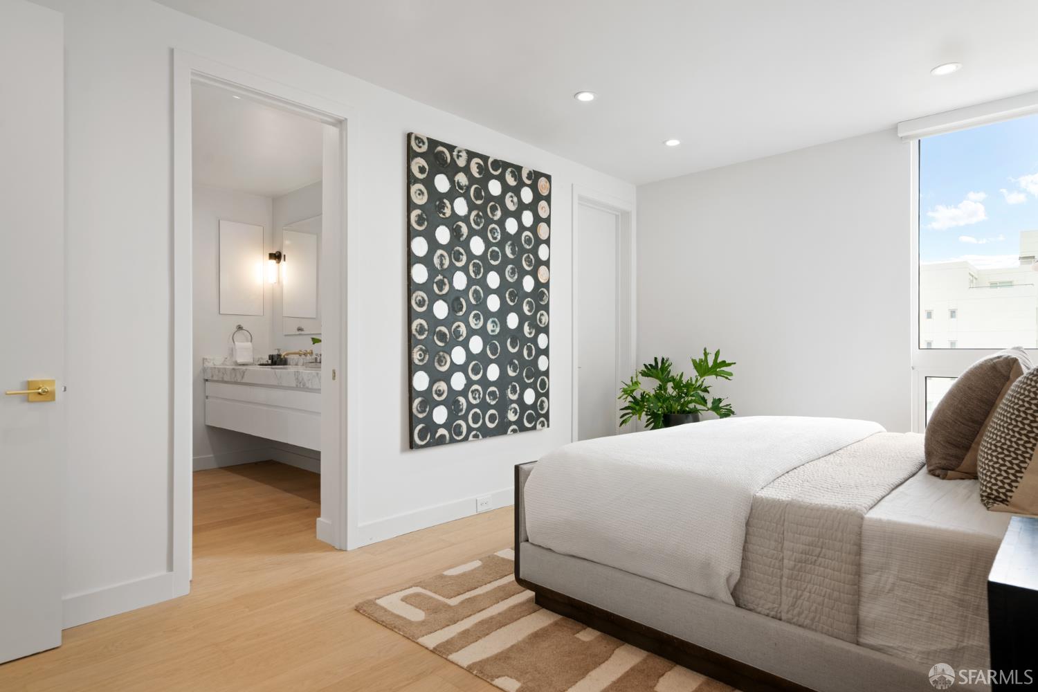 1070 Green Street # 801