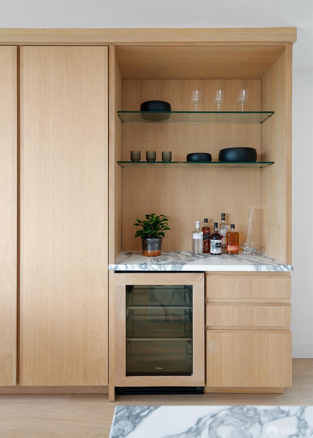 1070 Green Street # 801