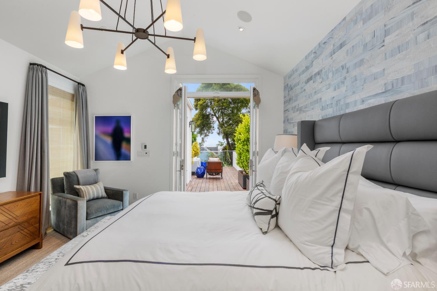 2215 California Street